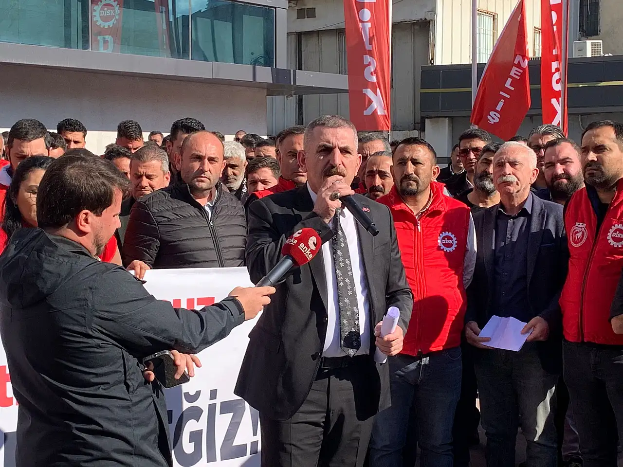 İzmir Büyükşehir Belediye Başkanı Cemil Tugay'ın TİS görüşmelerinde "Vali maaşı