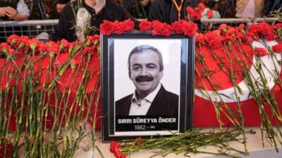 DEM Parti, Sırrı Süreyya Önder'in aracında "sol arka lastiği patlatabilecek"
