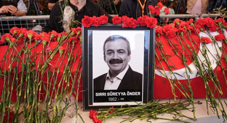 DEM Parti, Sırrı Süreyya Önder'in aracında "sol arka lastiği patlatabilecek"