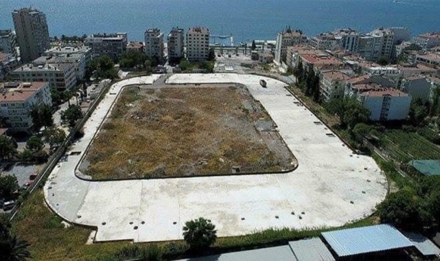 CHP’li Nalbantoğlu, Karşıyaka Stadı’nın tahsisi için bakanlıkların süreci uzattığını belirterek