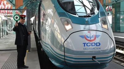 Ulaştırma ve Altyapı Bakanı Abdulkadir Uraloğlu, Kurban Bayramı dolayısıyla tren