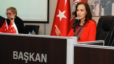 Karşıyaka Belediye Başkanı Dr. Yıldız Ünsal, AK Parti İlçe Başkanı