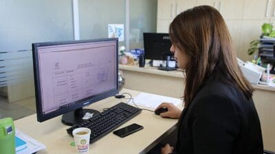 Bornova Belediyesi, ruhsat işlemlerini kolaylaştırmak amacıyla ‘e-ruhsat’ uygulamasını hayata geçiriyor.