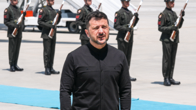 Erdoğan ve Zelenski'nin Türkiye saatiyle 13.00'da bir araya gelecek. 

