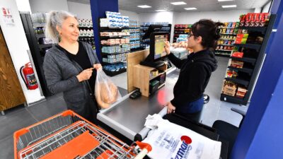 İzmir’de tanzim satış ruhunu yeniden canlandıran İZMAR marketleri ucuz ve