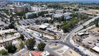 İzmir Büyükşehir Belediyesi, araç ve yaya trafiğinin yoğun olduğu İzmir