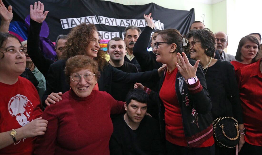 Karşıyaka Belediyesi, Engelliler Haftası kapsamında saha araştırmasıyla, engelli bireylerin yaşadığı