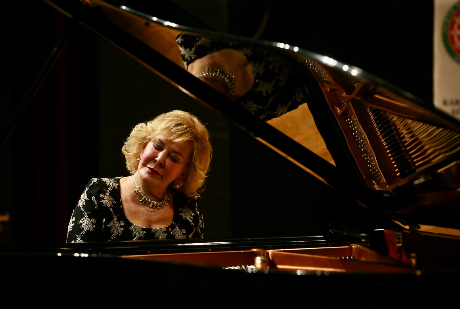 Yıl boyunca Karşıyaka Oda Orkestrası’nın (KODA) konserlerine ev sahipliği yapan