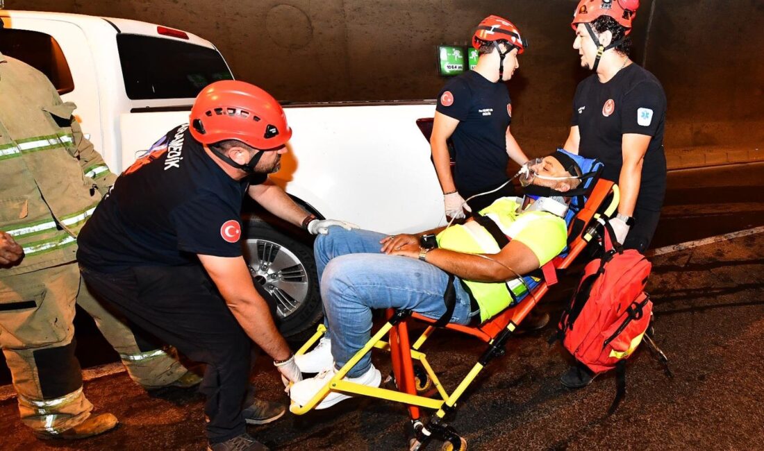 İzmir Büyükşehir Belediyesi İtfaiye ekipleri, günde yaklaşık 35 bin aracın