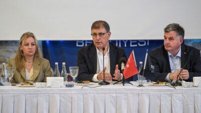 İzmir Büyükşehir Belediye Başkanı Dr. Cemil Tugay, kentin turizmini ileriye
