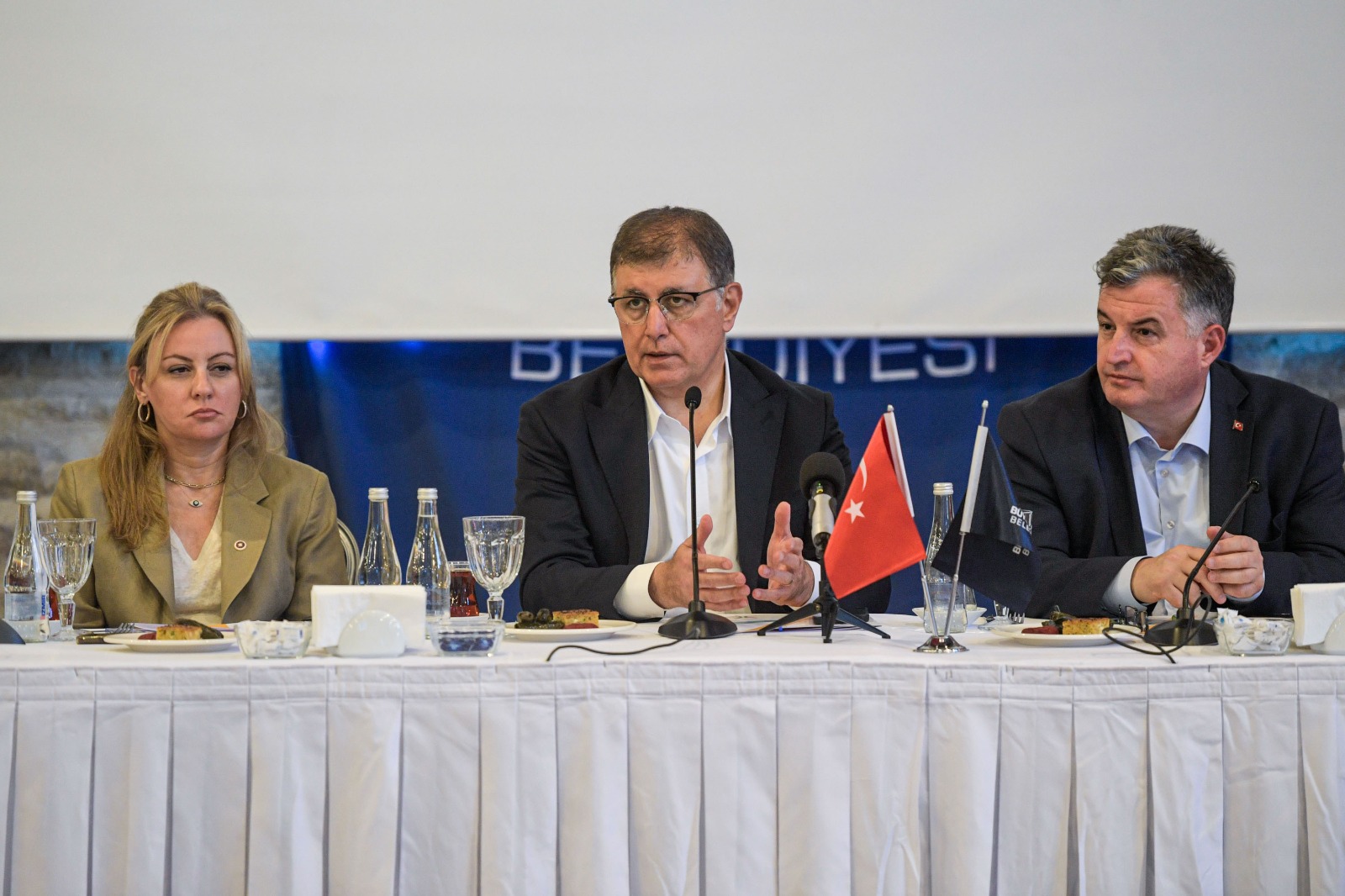 İzmir Büyükşehir Belediye Başkanı Dr. Cemil Tugay, kentin turizmini ileriye