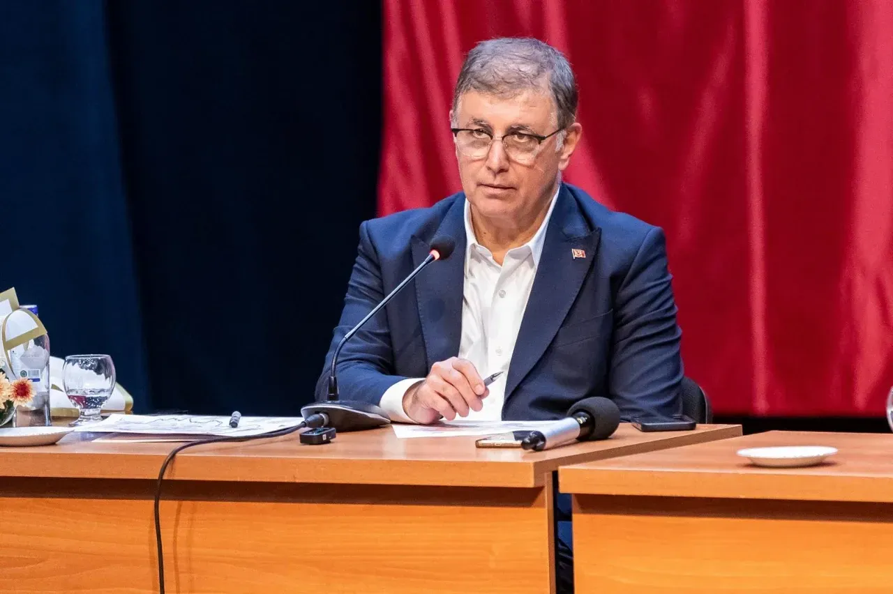 İzmir Büyükşehir Belediye Başkanı Dr. Cemil Tugay, Türk-İş Genel Başkanı