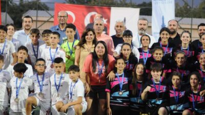 İzmir Büyükşehir Belediyesi’nin hem isim sponsoru olduğu hem de malzeme