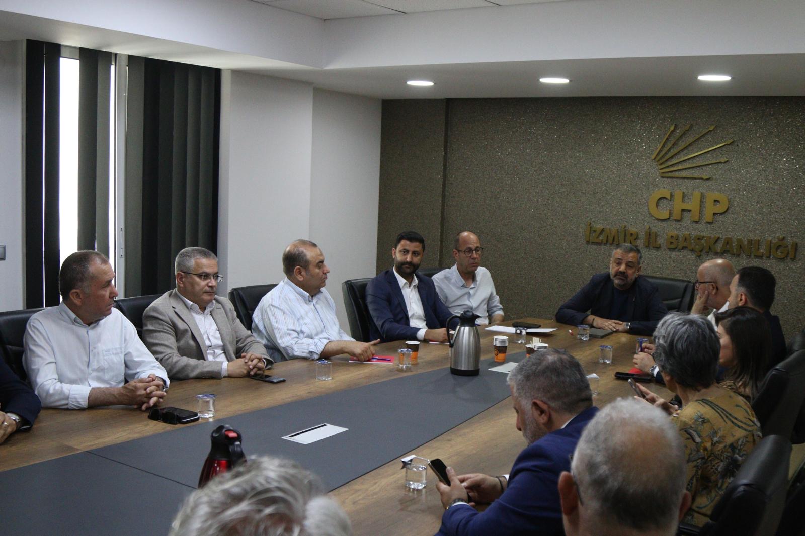 CHP İzmir İl Başkanı Şenol Aslanoğlu ve 30 ilçe başkanı,