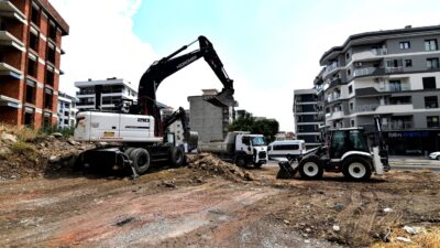 Bornova Belediye Başkanı Ömer Eşki’nin Erzene Mahallesi’nde sabah saatlerinde yaptığı