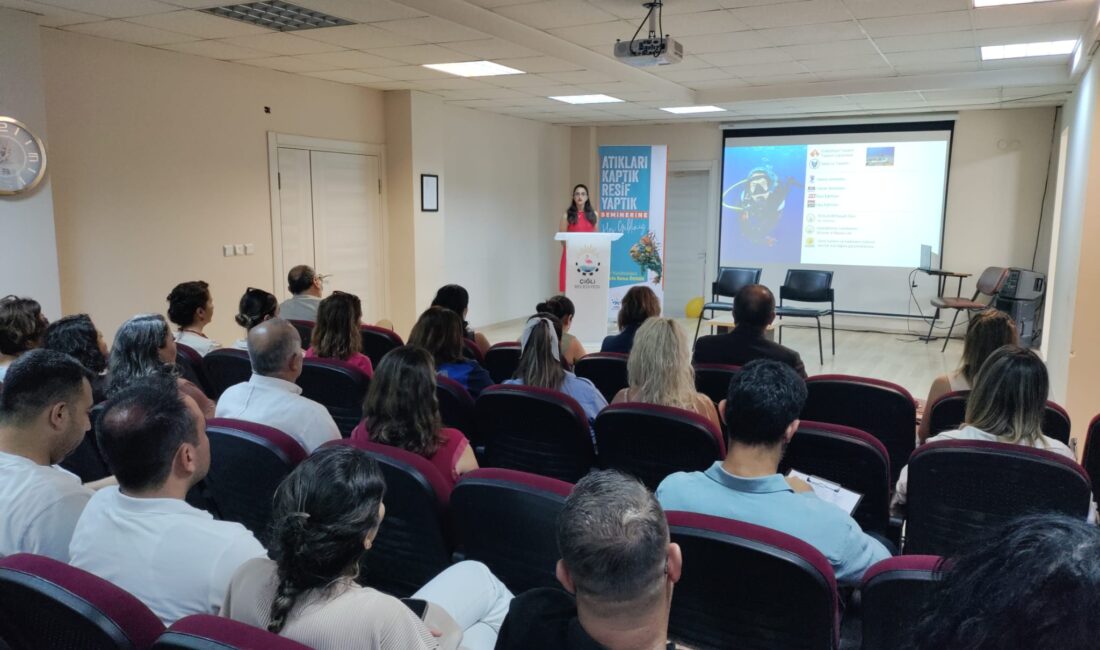 Çiğli Belediyesi’nin ev sahipliğinde düzenlenen “Atıkları Kaptık, Resif Yaptık” adlı