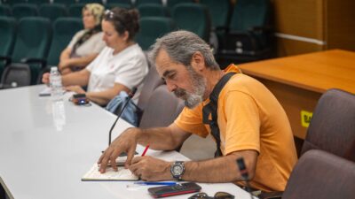 Bornova Belediyesi, üreticilerin doğru tarım bilgilerine ulaşması amacıyla “Meyvecilikte Doğru