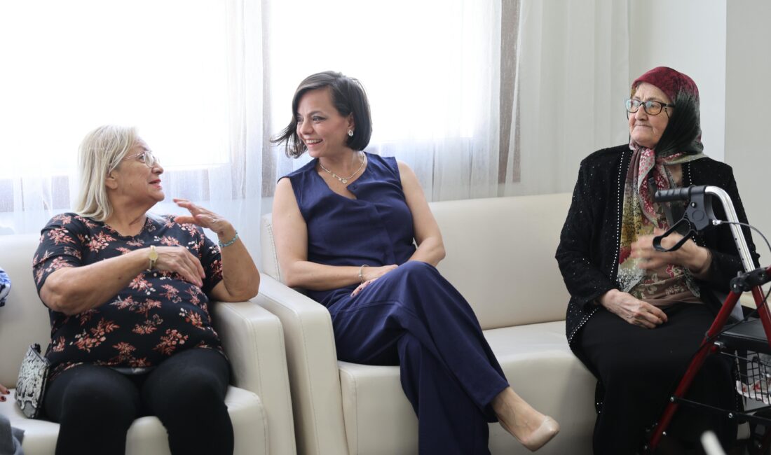 Karabağlar Belediye Başkanı Helil Kınay, Kurban Bayramı dolayısıyla Karabağlar ilçesinde