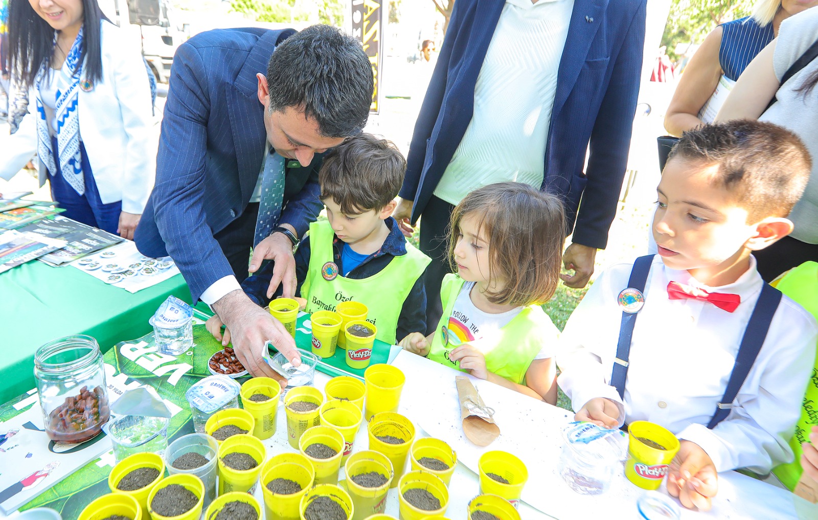 Bayraklı Belediyesinin anaokulu öğrencileri tarafından yapılan sıfır atık ve iklim