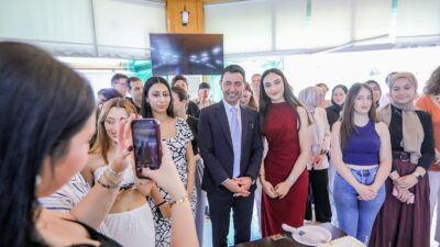 Bayraklı Belediye Başkanı İrfan Önal, Yükseköğretim Kurumları Sınavı (YKS) öncesi,