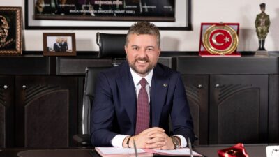 Buca Belediyesi'nde işçilerin başlattığı grevin üçüncü gününde konuşan Belediye Başkanı