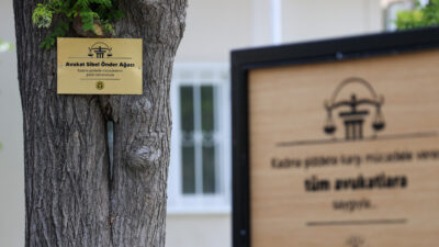 Buca Belediyesi, kadına yönelik şiddetle mücadele eden avukatlara ithafen bir