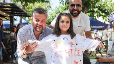 Buca’da ilçenin çınarlarının katılımıyla gerçekleştirilen “Sevginle Büyüdüm, Gücünle Yürüdüm” temalı