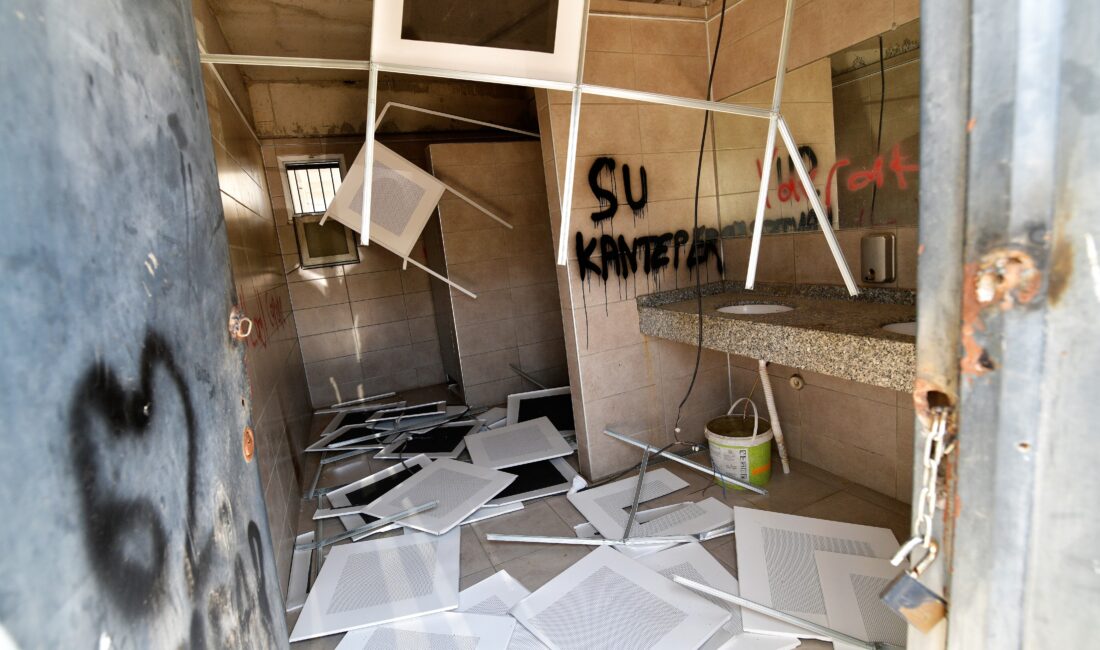 Bornova’da vandalizm! İnönü Pazaryeri’ne saldırı! Bornova’nın İnönü Mahallesi’ndeki pazaryeri kimliği belirsiz kişiler tarafından tahrip edildi;