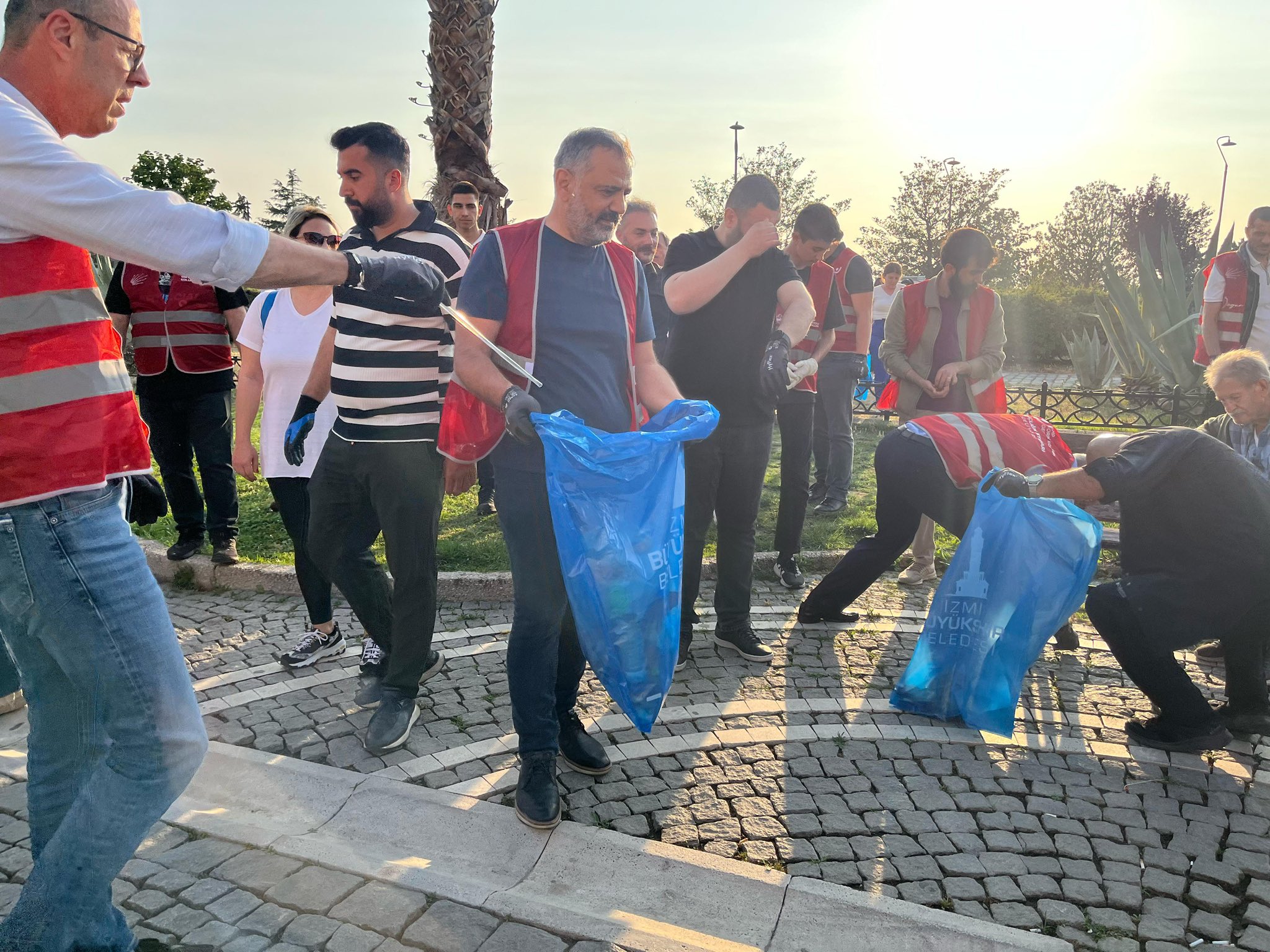 İzmir Büyükşehir Belediyesi'nde Toplu İş Sözleşmesi anlaşmazlığı nedeniyle başlayan grev