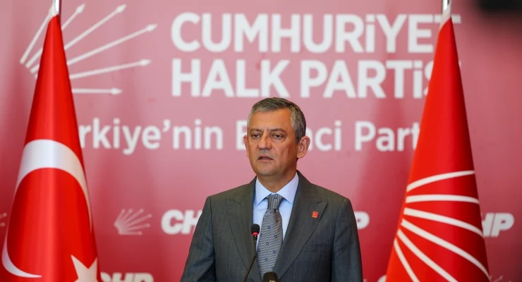 CHP Genel Başkanı Özgür Özel, eski Genel Başkan Kemal Kılıçdaroğlu'nun