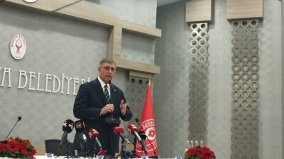 İzmir Büyükşehir Belediye Başkanı Cemil Tugay, beşinci gününe giren grevle