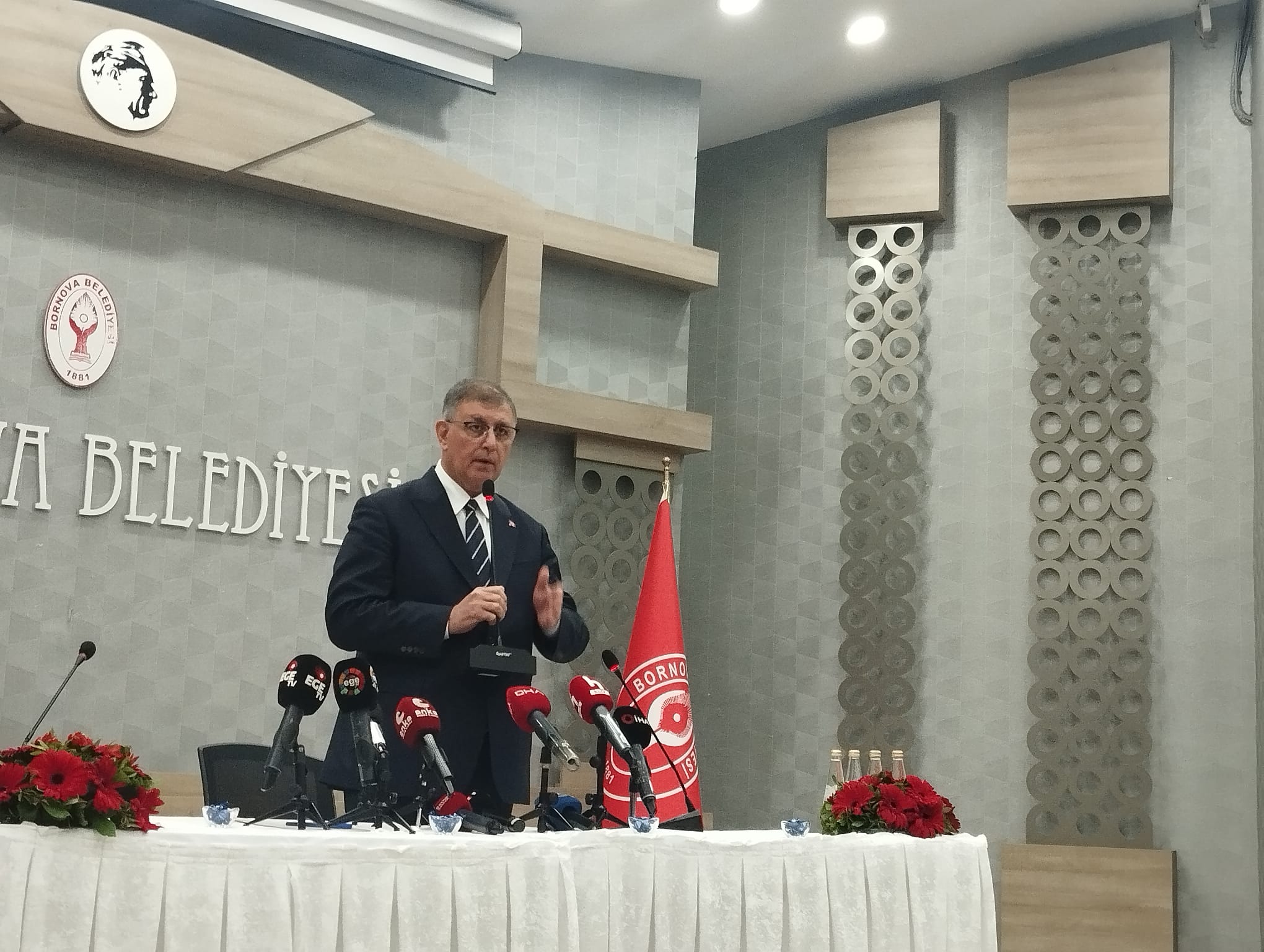 İzmir Büyükşehir Belediye Başkanı Cemil Tugay, beşinci gününe giren grevle