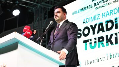 AK Parti Genel Sekreteri Eyüp Kadir İnan, bayramlaşma töreninde CHP’li