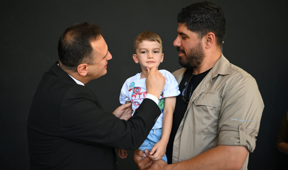 Bornova Belediye Başkanı Ömer Eşki, Kurban Bayramı öncesi belediye çalışanlarıyla