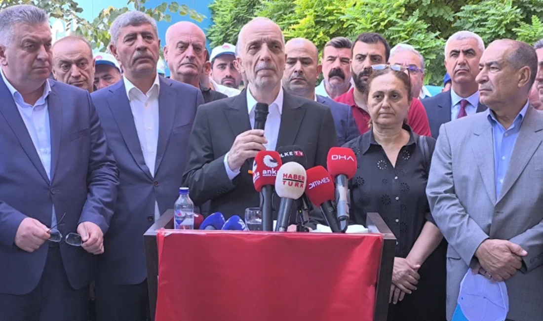 HABER MERKEZİ-DEMOKRAT GÜNDEM-Türk-İş Genel Başkanı Ergün Atalay, İzmir’de düzenlenen basın