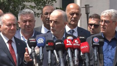 TÜRK-İŞ Genel Başkanı Ergün Atalay, Hazine ve Maliye Bakanlığı önünde
