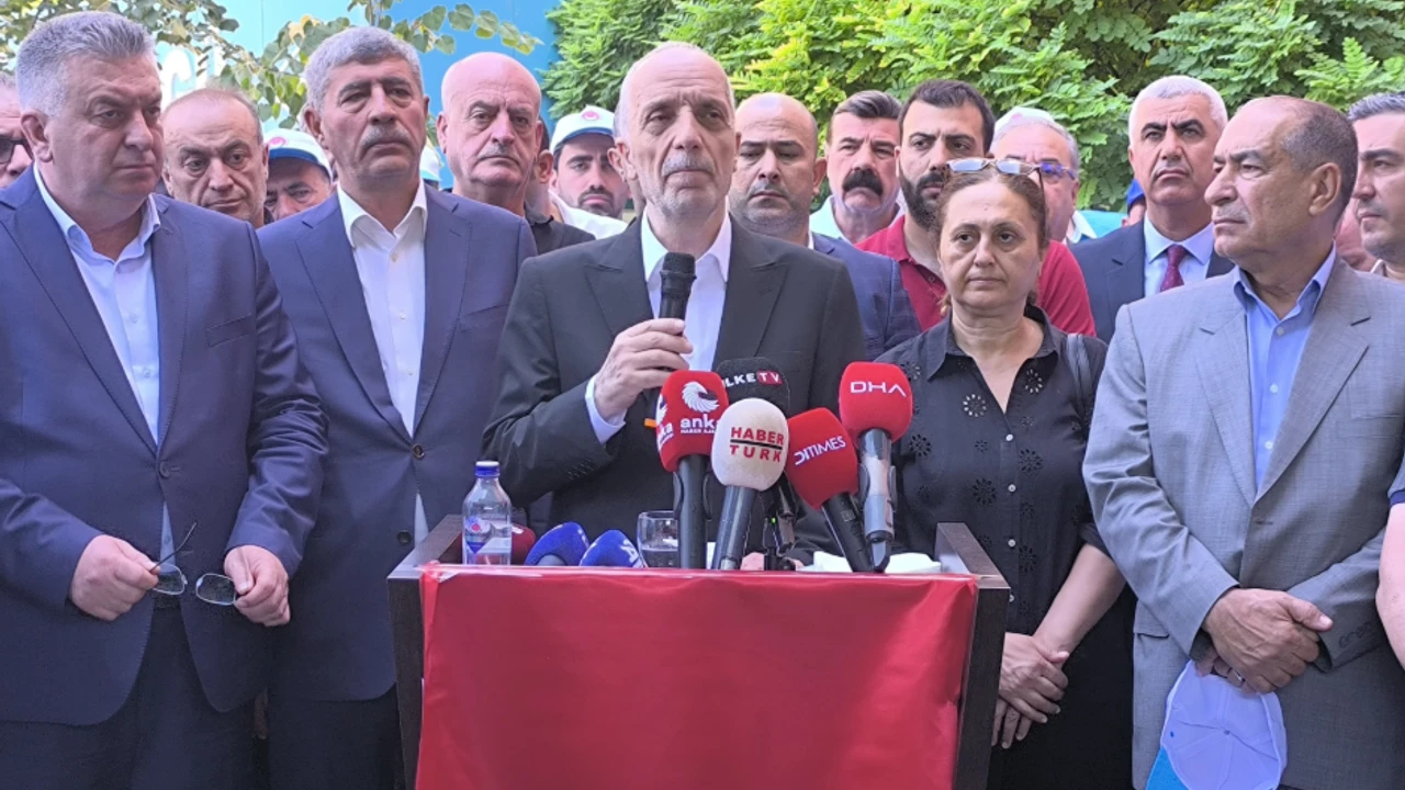 HABER MERKEZİ-DEMOKRAT GÜNDEM-Türk-İş Genel Başkanı Ergün Atalay, İzmir’de düzenlenen basın