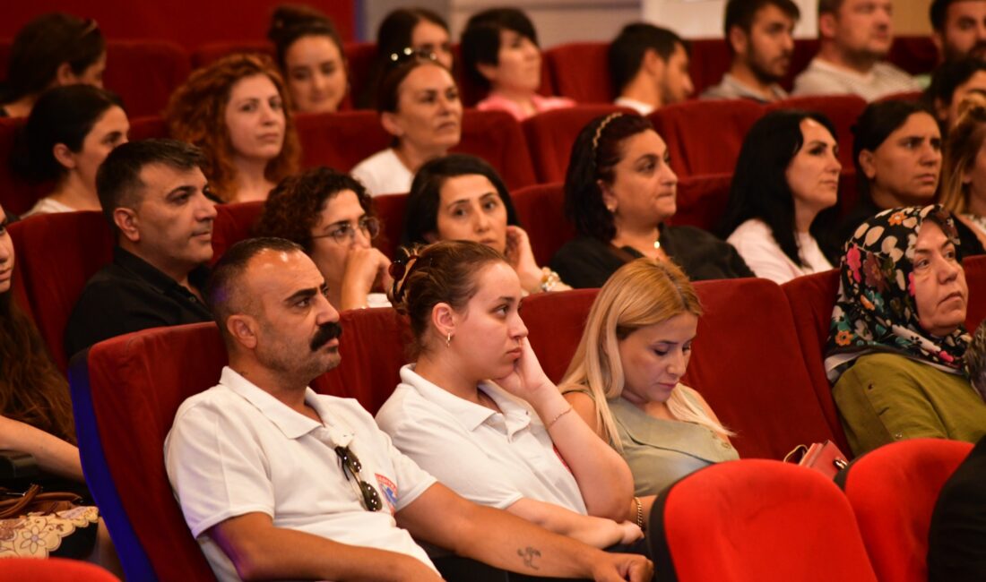 Çiğli Belediyesi’nden bağımlılıkla mücadele semineri Çiğli Belediyesi’nin düzenlediği seminerde, madde, tütün ve dijital bağımlılığın bireysel