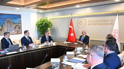 İzmir Büyükşehir Belediye Başkanı Cemil Tugay, Ulaştırma ve Altyapı Bakanı