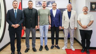 Buca Belediyesi'nde maaş alacakları nedeniyle iş bırakma eyleminin sürdüğü altıncı