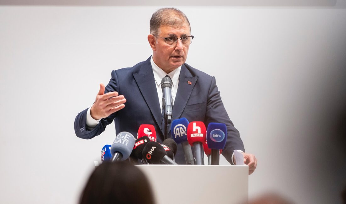 İzmir Büyükşehir Belediye Başkanı Dr. Cemil Tugay, kent gündemine ilişkin