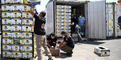 Uyuşturucu köpeğiyle yapılan aramada iki TIR’da 130 kiloyu aşkın uyuşturucu