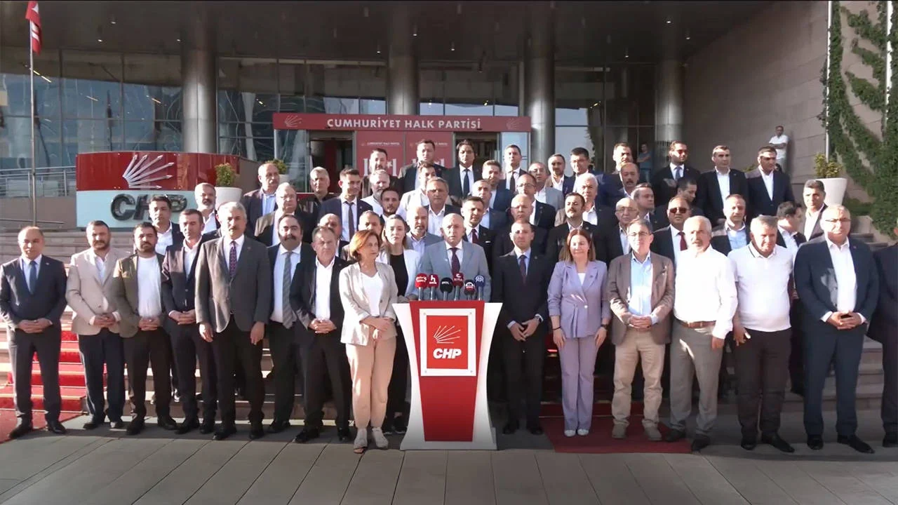 CHP'nin 81 il başkanı, kurultay soruşturmasına ilişkin olağanüstü bir toplantıda