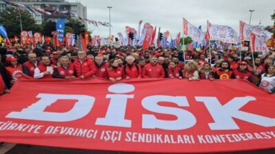 İzmir’de 10 DİSK yöneticisi, Ekrem İmamoğlu’nun tutuklanmasını protesto ettikleri gerekçesiyle
