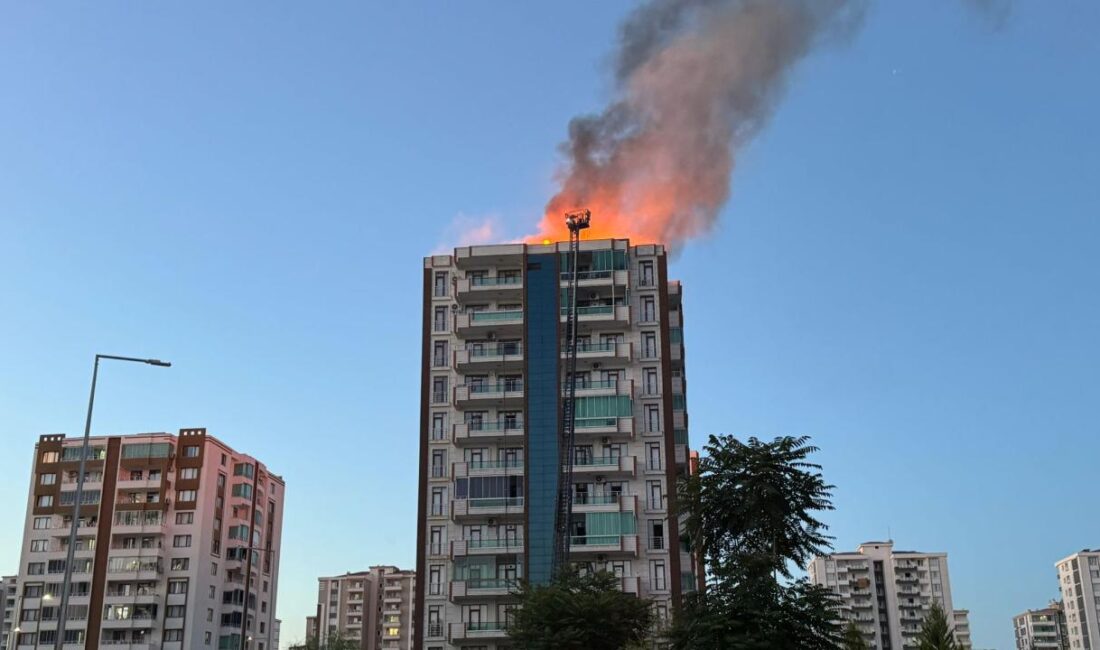 Diyarbakır'ın Kayapınar ilçesinde 13 katlı apartmanda çıkan ve anne ile