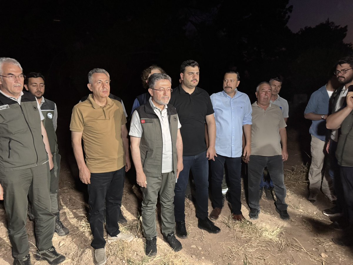 İzmir’de devam eden orman yangınlarına ilişkin bölgede incelemelerde bulunan AK