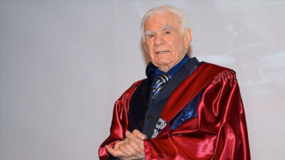 Yüzyılın en iyi beyin cerrahı seçilen 100 yaşındaki Prof. Dr.