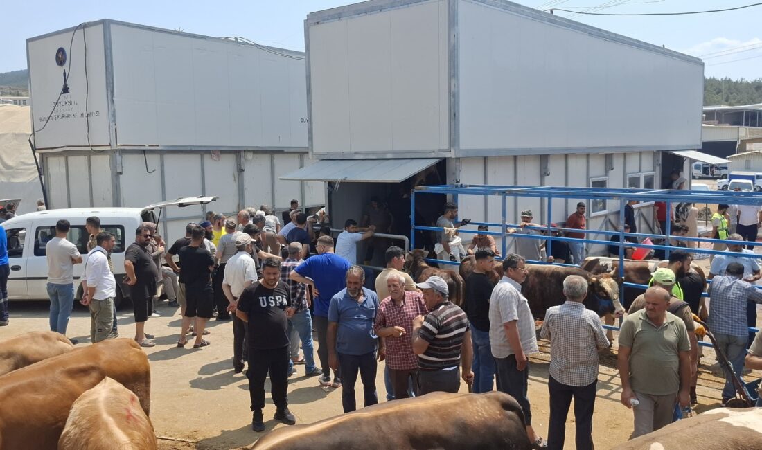 İzmir Büyükşehir Belediyesi, Kurban Bayramı’nda kentin dört bir yanında hizmet