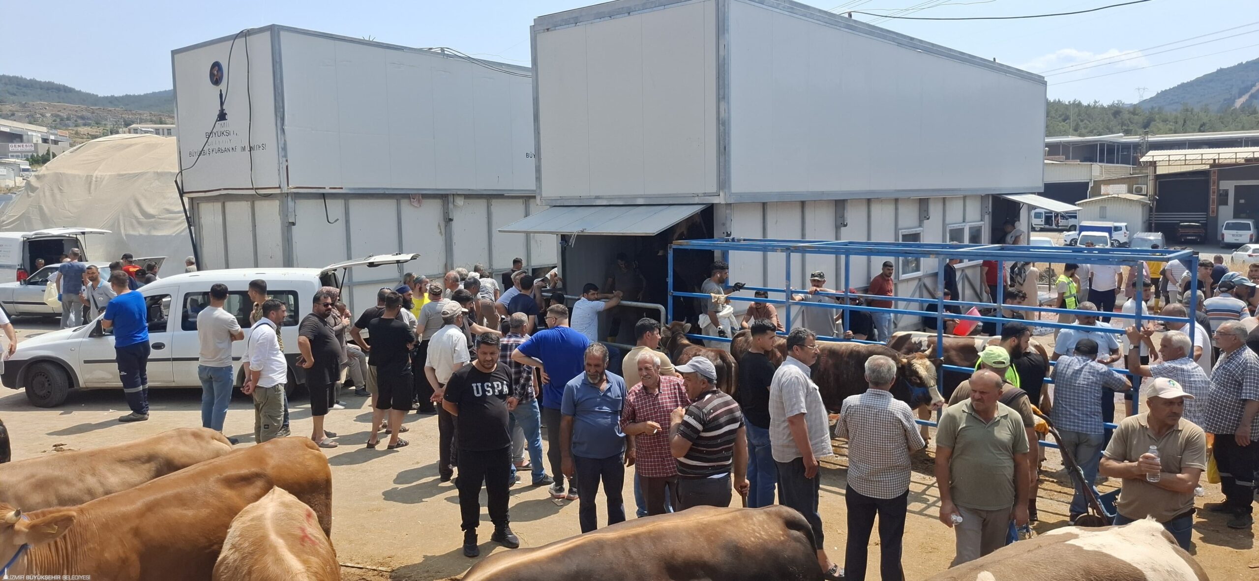 İzmir Büyükşehir Belediyesi, Kurban Bayramı’nda kentin dört bir yanında hizmet