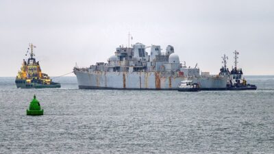 İngiltere Kraliyet Donanması'nın efsanevi savaş gemisi, tehlikeli atıklarla dolu halde